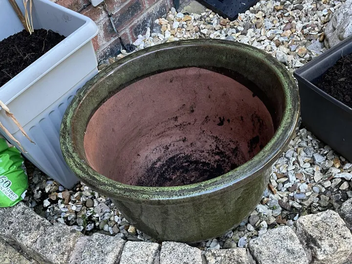 Items for sale
– 2 green earthenware planters Offers