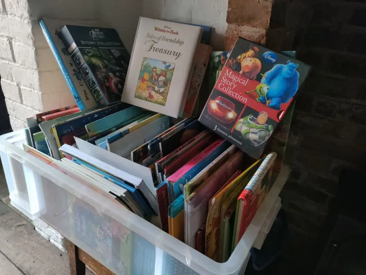 Items for sale
– Children's books n/r