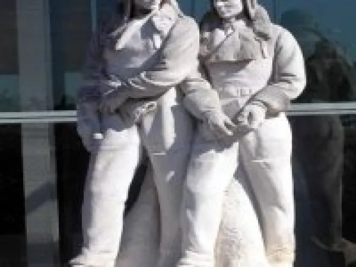 Alcock-brown_-statue