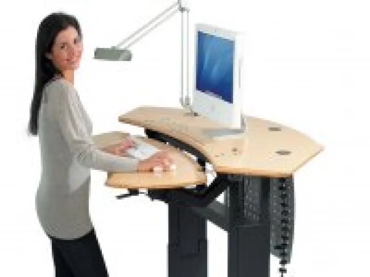 Standing Height Desk 03