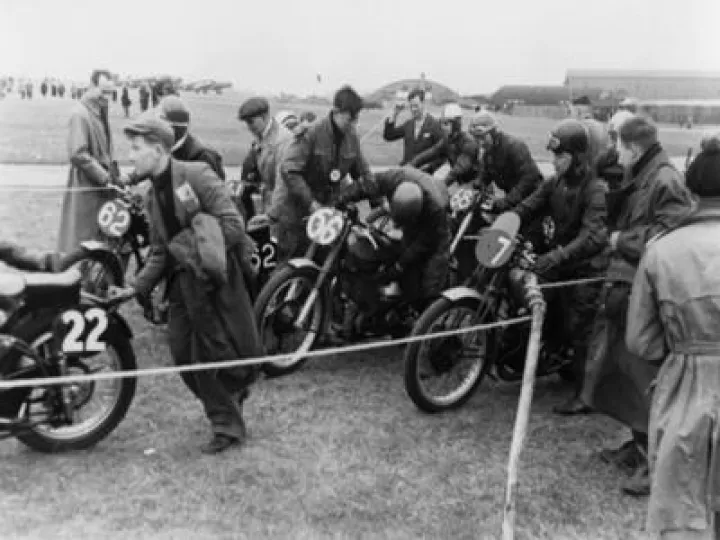 Airfield Racetrack 01