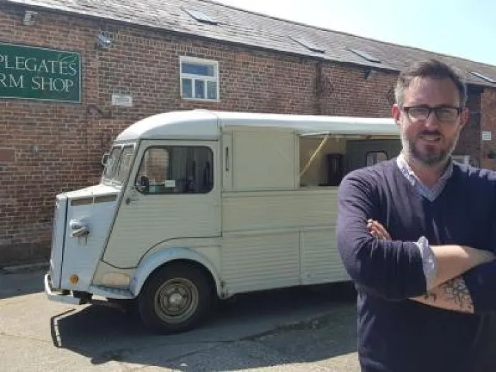Paul-Walker-own-food-truck-Amelie-a-vintage-Citroen-HY-at-Applegates
