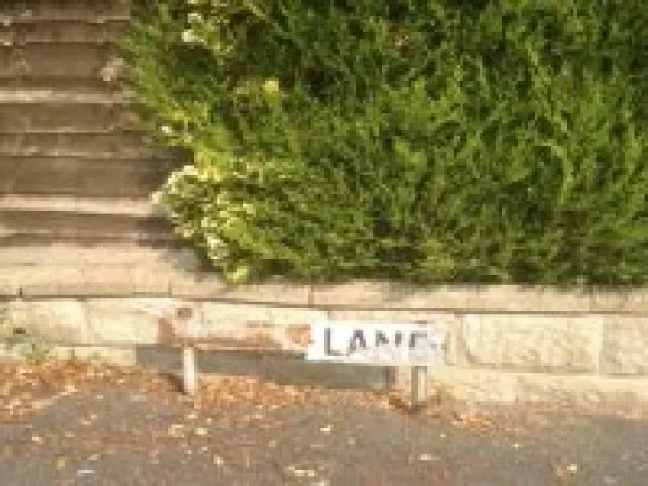 Platts Lane sign