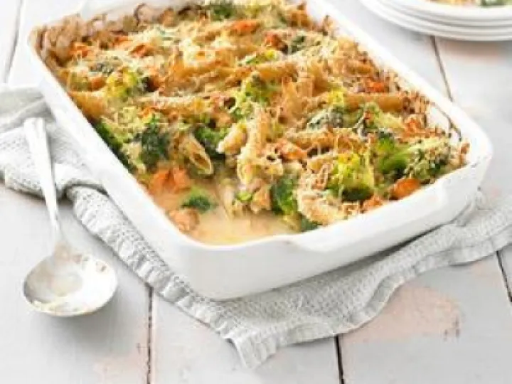 Salmon-and-Broccoli-Pasta-Gratin