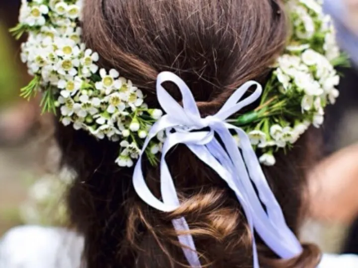 wedding flowers, hair decoration, brides hair, bridesmaids hair