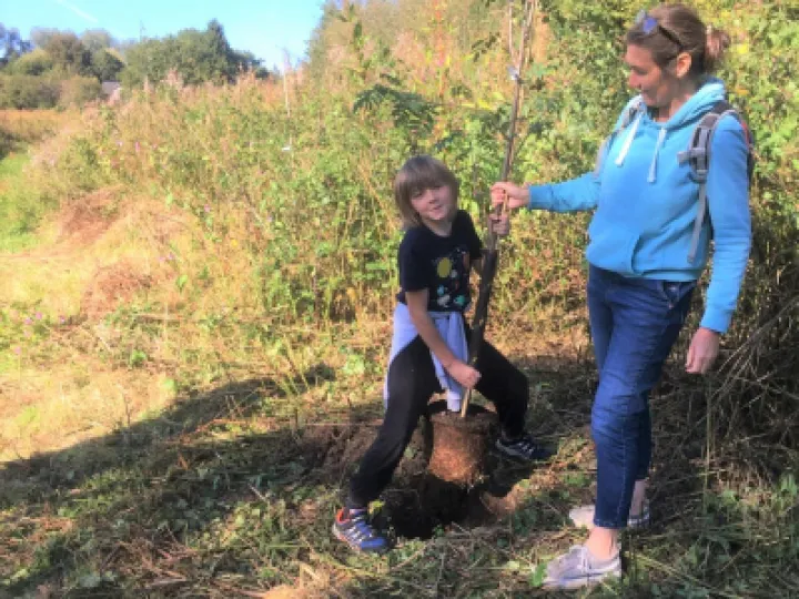 Alfie & Ali planting a tree