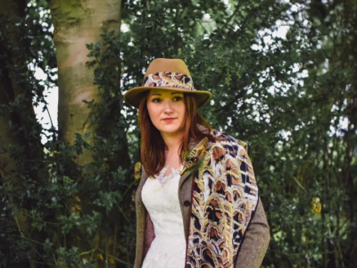 TCM Finches Silks image0[256443]