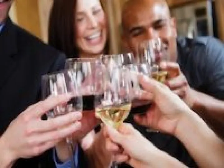 wine_friends1_-_features