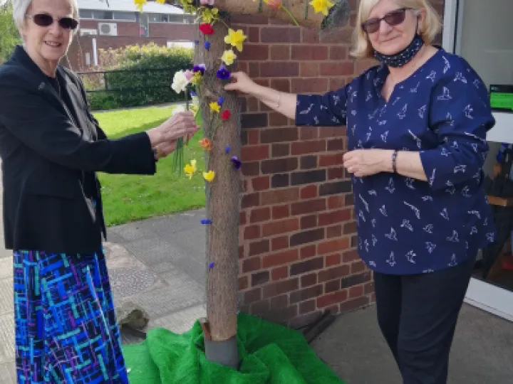 01_Easter Cross April 2022