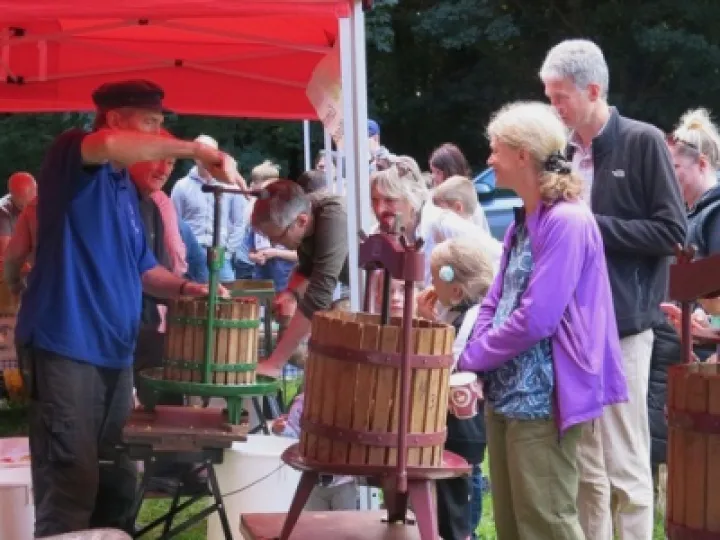Apple Pressing &ndash; A pressing engagement