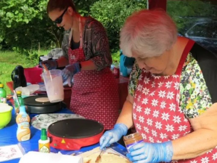 apple pressing – Pancakes were popular