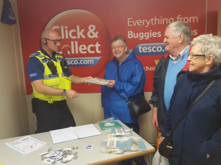 James Hannath PCSO chester Police Co8h6PKWgAAZ3t1