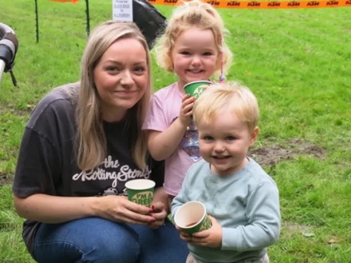 Apple Pressing 4  Delicious Apple juice