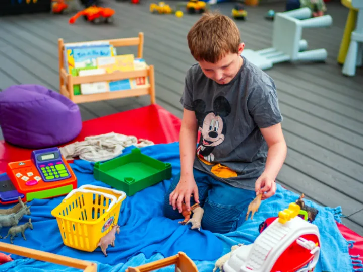 Upton &ndash; Daisy Chains