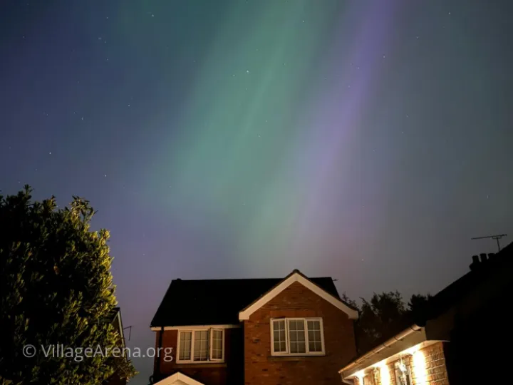 Northernlightsoverchurchminshu