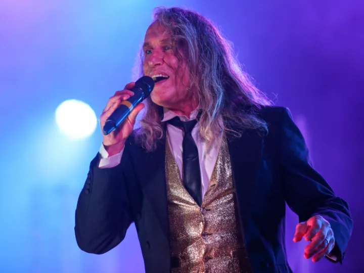 Michael King From  39 calling Planet Earth 39  Sings