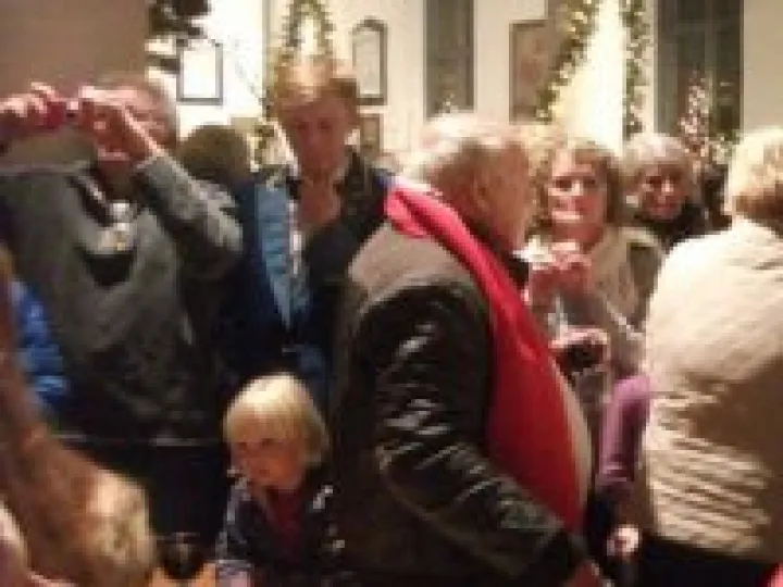 carols-round-the-tree-