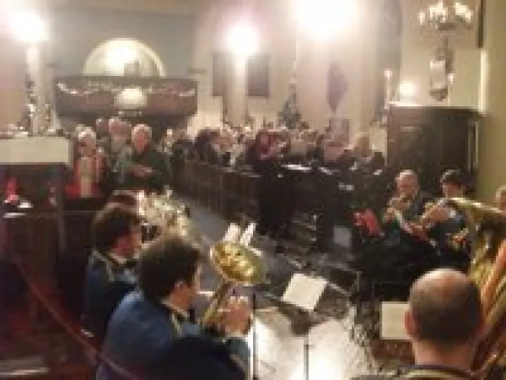 carols-round-the-tree-