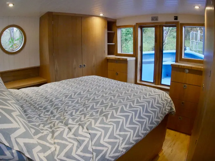 09-Thames-Solar-Electric-Inter