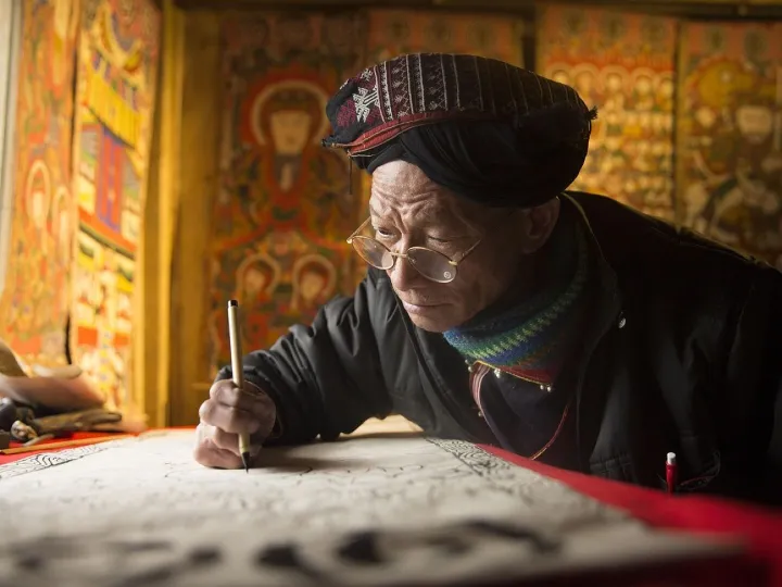 Artist, pen, painting, man, elderly, glasses, craf